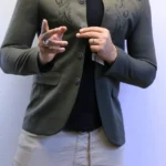 Elegant  blazer in slim fit design. Perfect for both casual outfits and formal occasions.