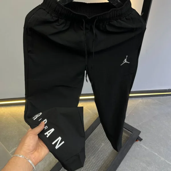 Comfortable jogger pants, slim fit