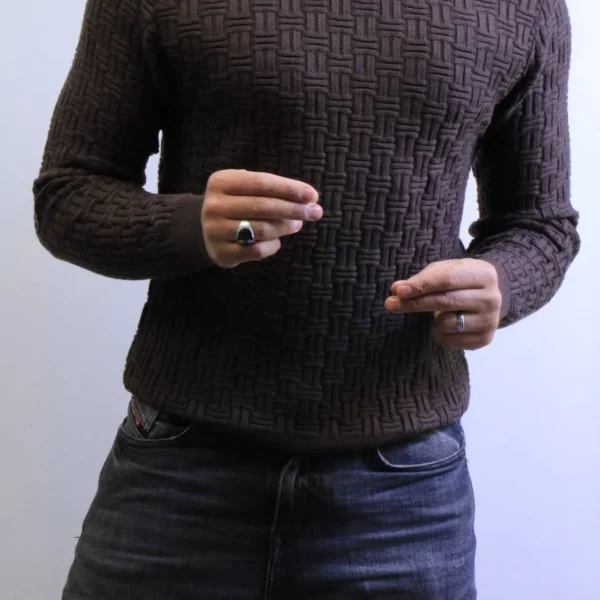 Elegant classic knitwear for a refined and warm look