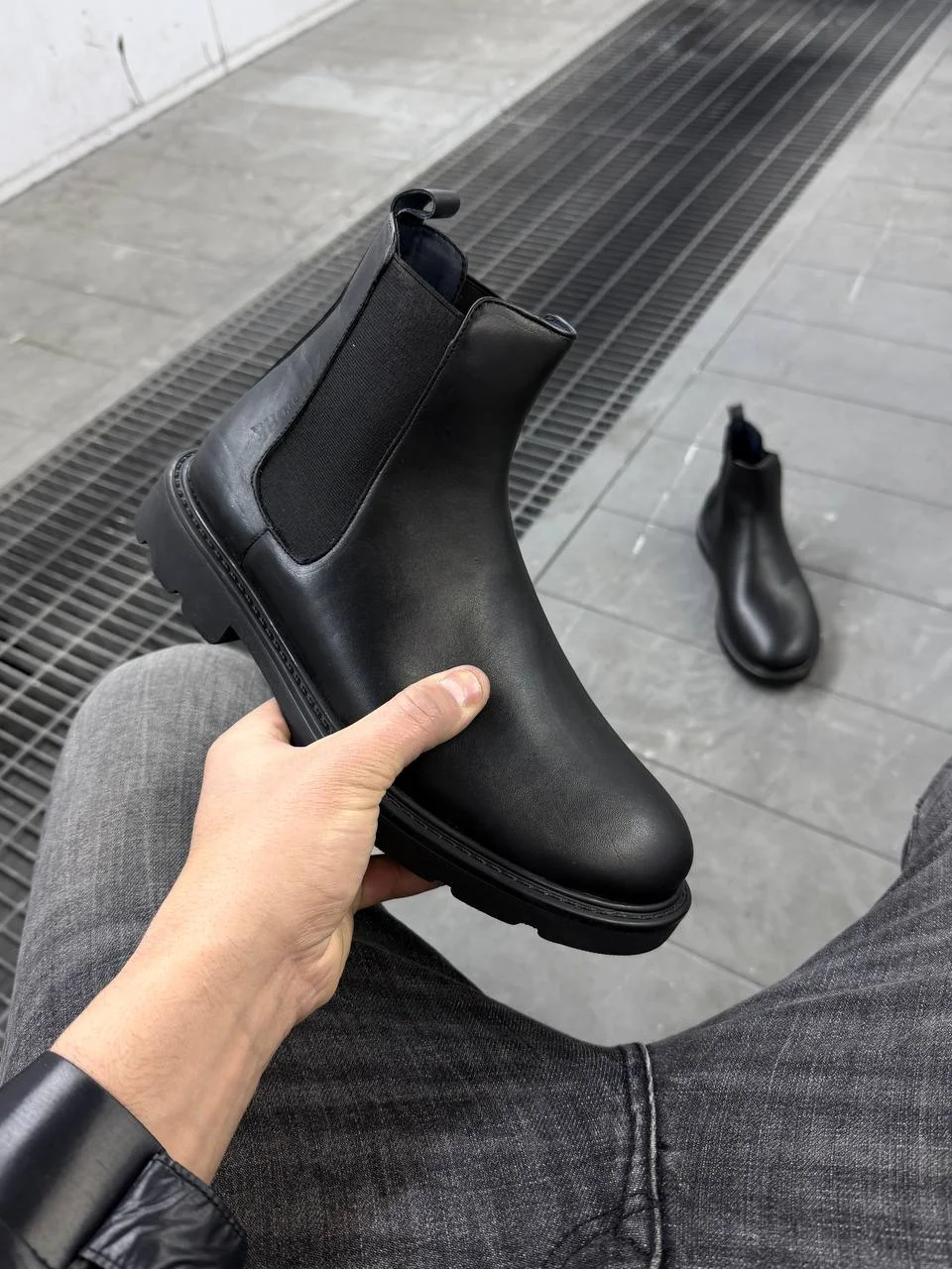 5936091127943465967 Premium Black Leather Boots Comfort in Every Step - Image 1