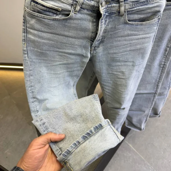 Basic Light Blue jeans straight for men , Modern Fit