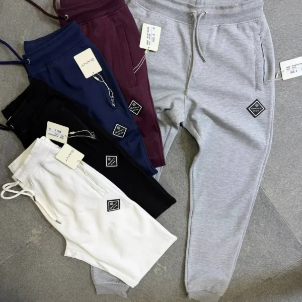 Comfortable jogger pants, basic fit