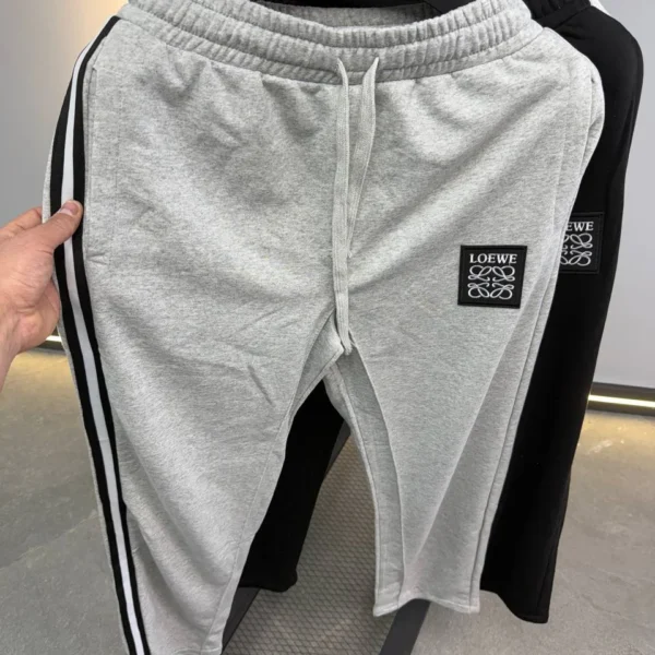 Comfortable jogger pants, basic fit