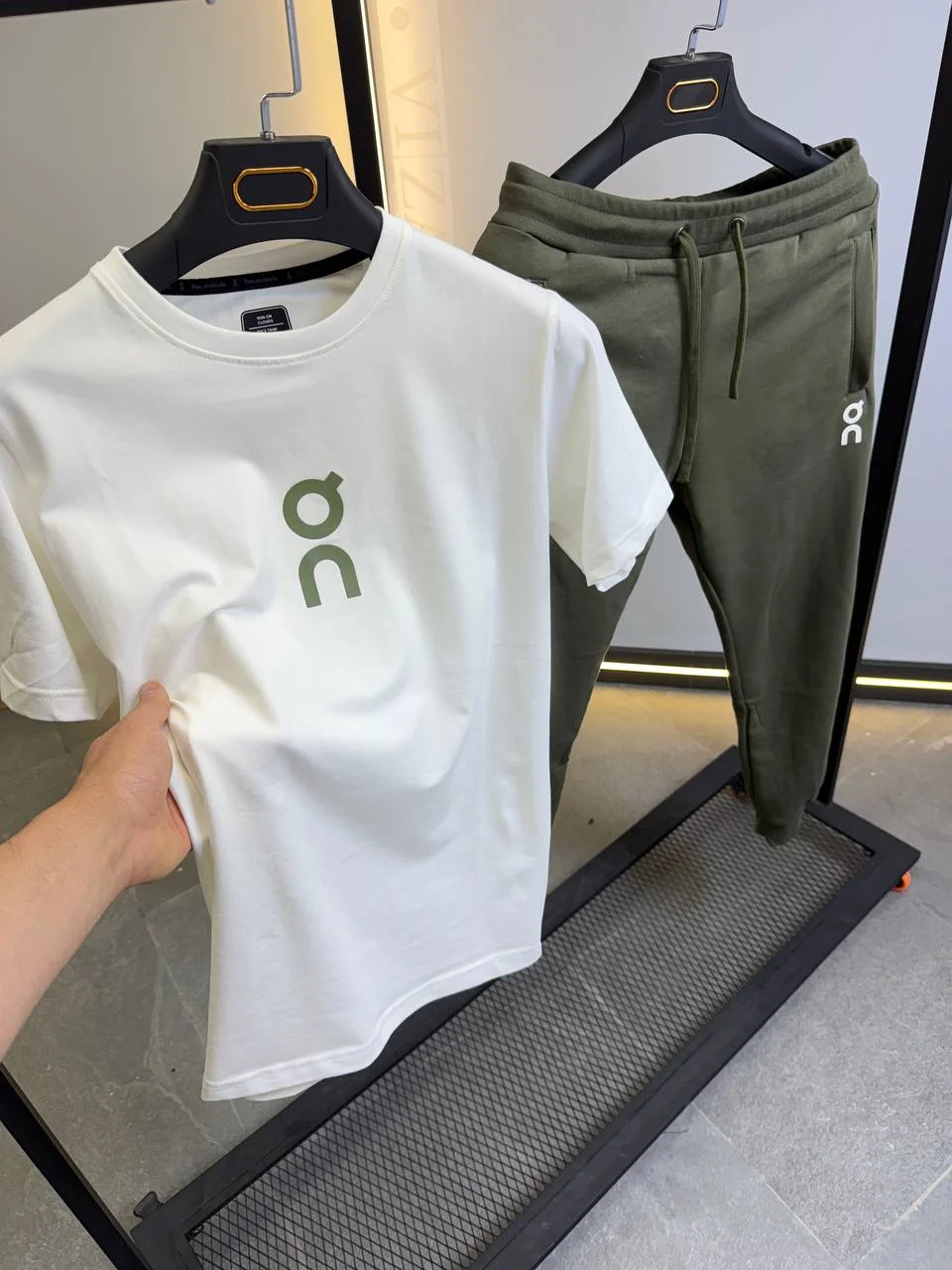 5796470829301306358 Premium Sport Lounge Set – Minimalist T-Shirt & Jogger Ensemble – Image 1