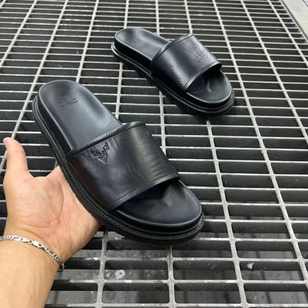 Premium Minimal Slide Sandals – Everyday Comfort & Clean Style
