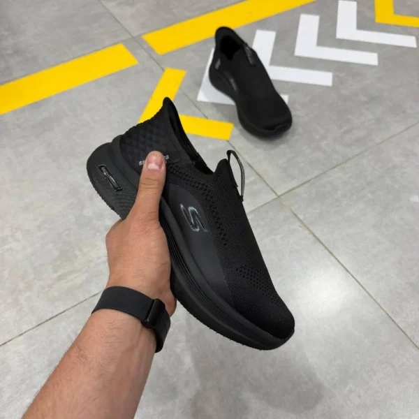 Men’s All-Black Slip-On Sneakers – Lightweight & Comfortable Everyday Shoes