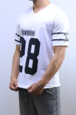 Trendy Oversized Streetwear Tee – Modern Casual Fashion Look