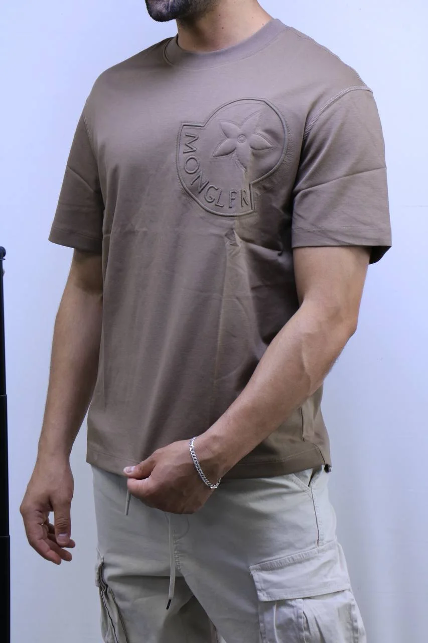 6010422761135740087 Elevated Tonal Logo Streetwear Tee – Premium Urban Fashion – Image 1