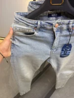 Light-wash jeans / Ice Blue denim Comfortable – Image 3
