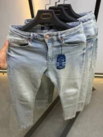 Light-wash jeans / Ice Blue denim Comfortable