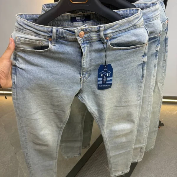 Light-wash jeans / Ice Blue denim Comfortable