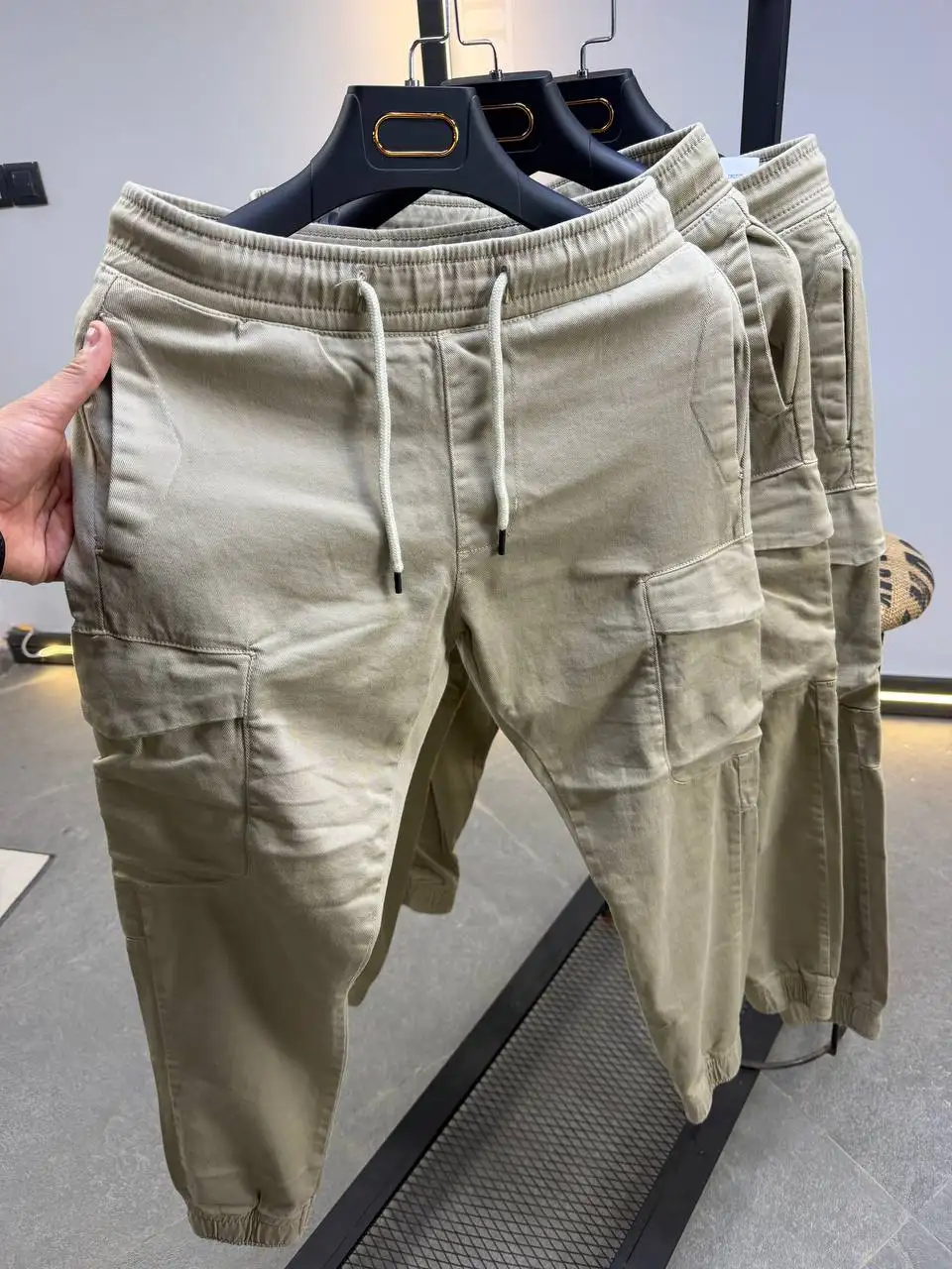 photo_5962915006888218356_y Cargo joggers homme – Image 1